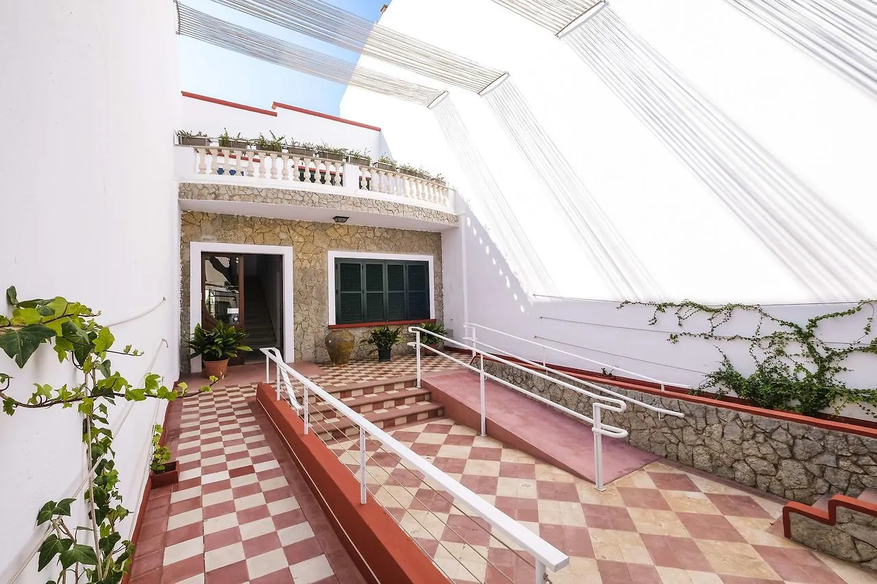 Hotel Abril 37 Ciutadella 3*,